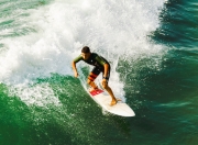 PG中国官网-孤胆英雄与团队奇迹，维斯塔潘扛鼎，红牛二队险胜雷诺的战术博弈